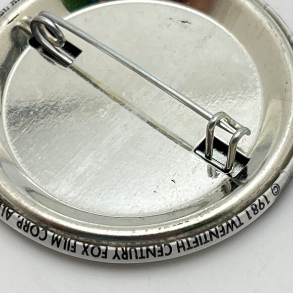 Vintage 1981 M.A.S.H. TV Show Pinback Button 1970s Sitcom MASH - Picture 5 of 6